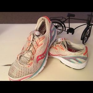 Saucony women’s sneakers size 6.5